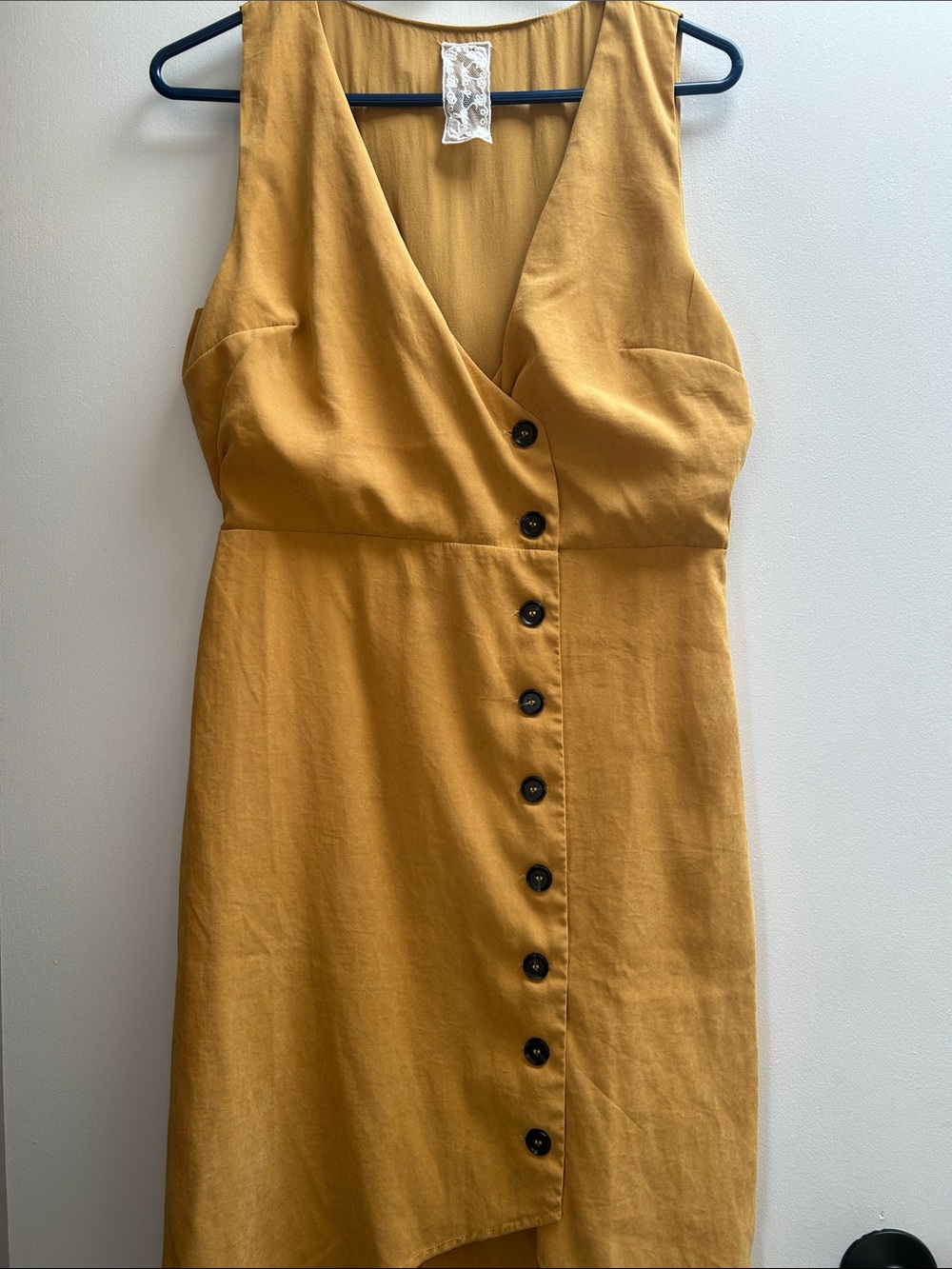 Sadie & Sage button up soft gold sleeveless midi dress